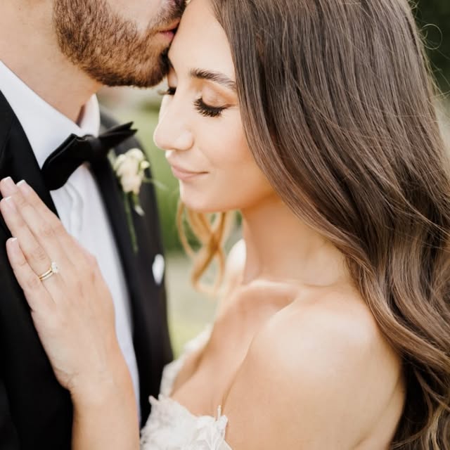 Relaxed, Light & Airy Wedding Photographer profile picture