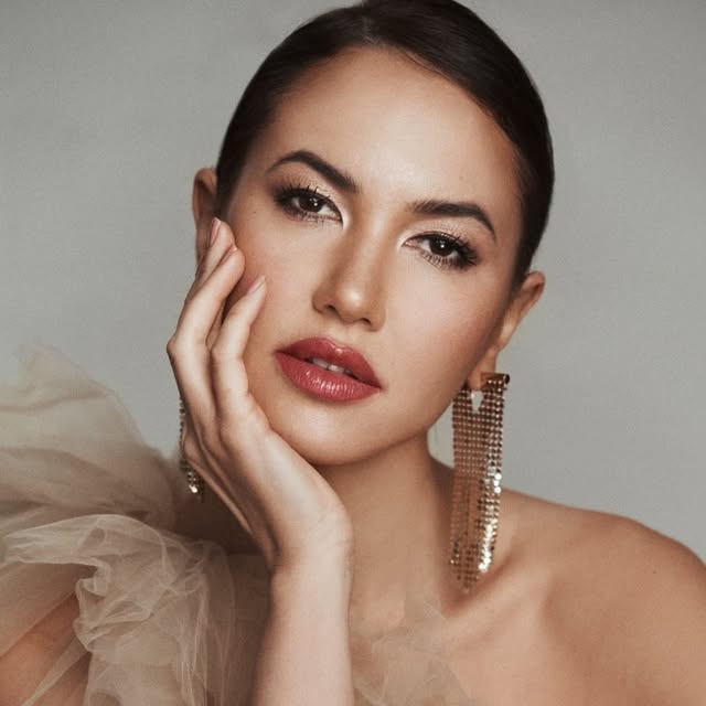 Karina Bik • Fashion | Skincare | Perfume profile picture