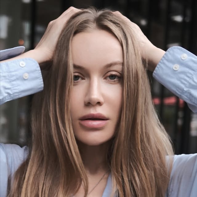 ıןǝ𐐒 ɐuıʇuǝןɐΛ | Fashion model | NY profile picture