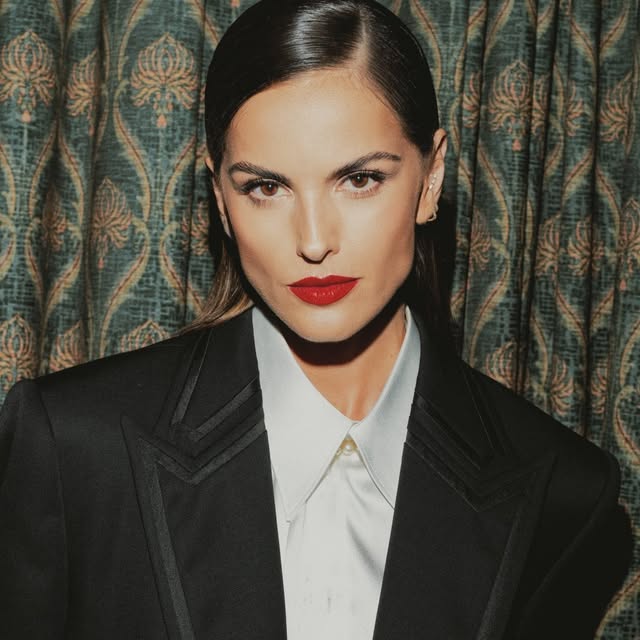 Izabel Goulart profile picture