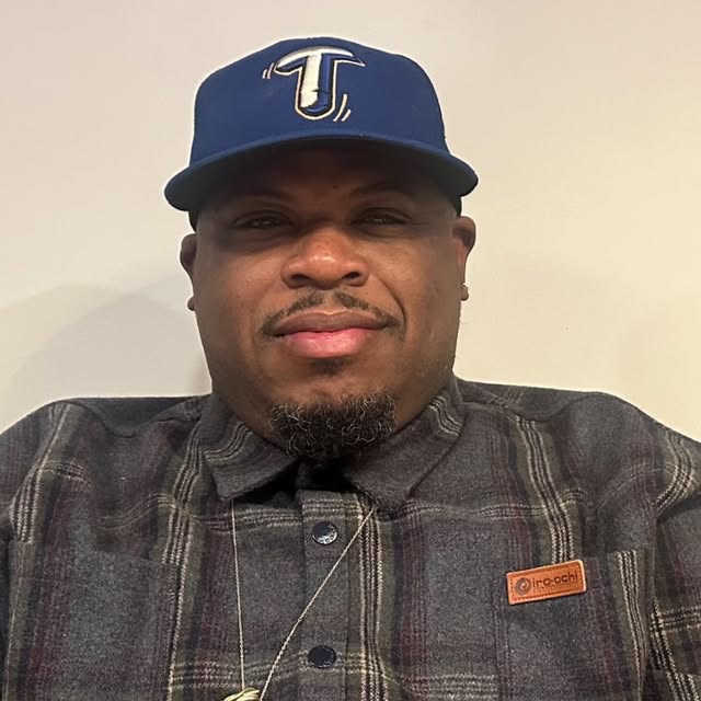 T. Lynch 🎹 profile picture